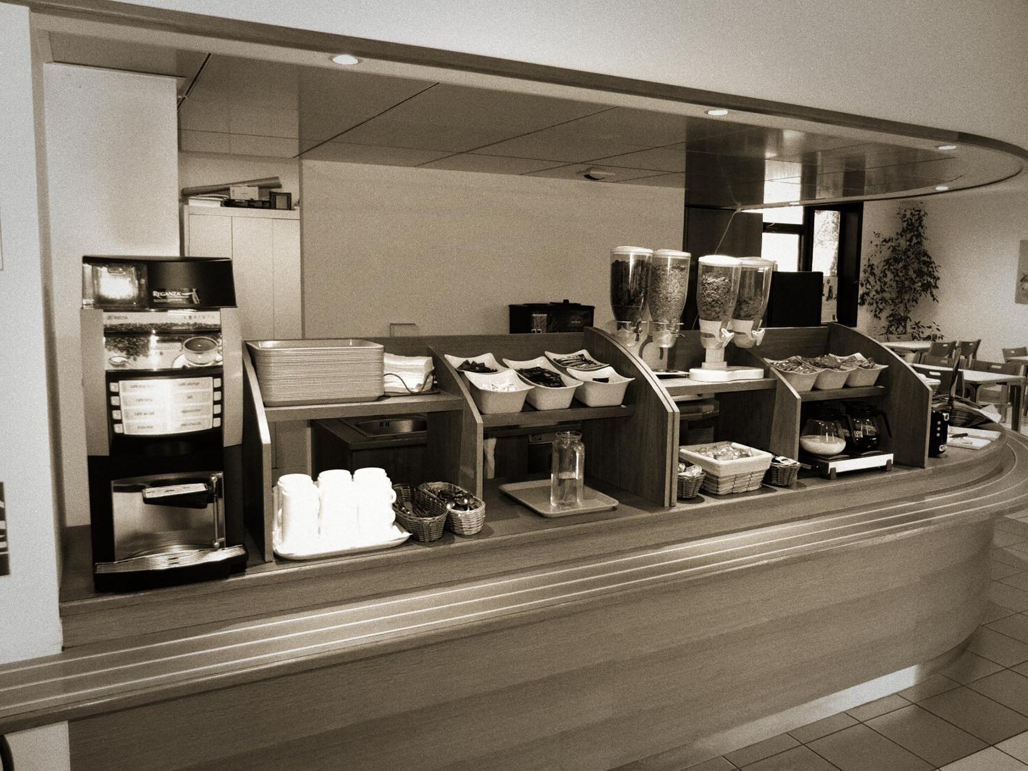 Kyriad Direct Montauban Centre Luaran gambar